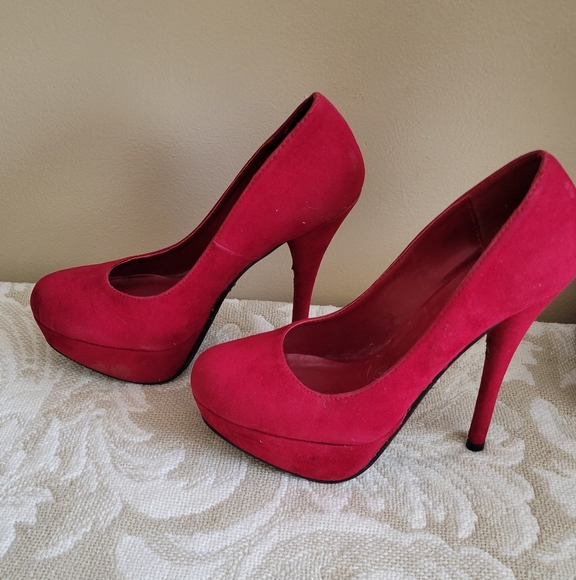 4/$15 SALE My Delicious Shoes Bold Red Women's Heels - Picture 3 of 9